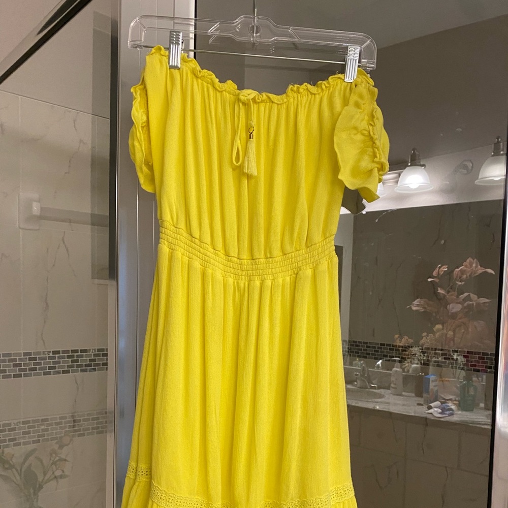 Lulus off the shoulder summer dress. Lined.